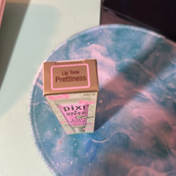PIXI + Hello Kitty lip Tone New in Sealed Box - Picture 5 of 6
